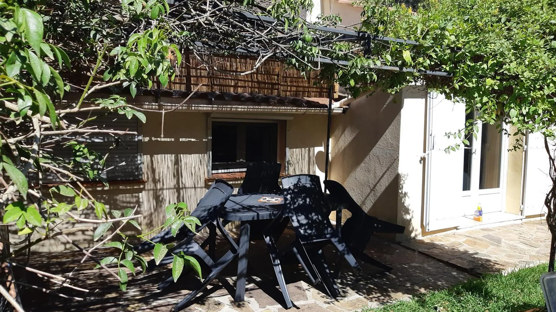 Appartement En Rez De Villa Saint-Raphaël アパート
